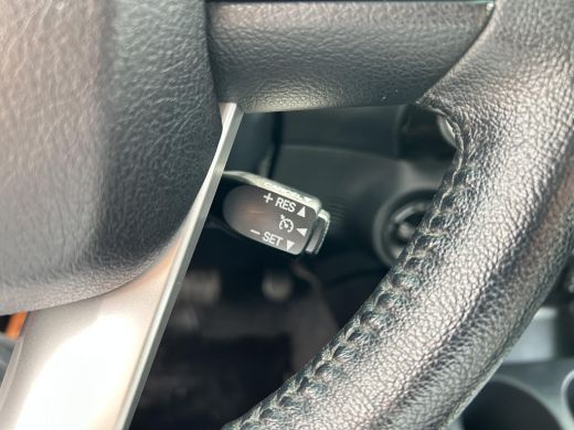Toyota Hilux 2.4 D-4D Double Cab Professional Automaat Toyota HiLux 2.4 D-4D Double Cab Invincible Automaat ActivLease financial lease