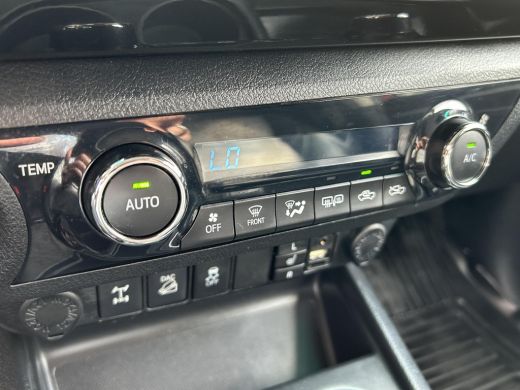 Toyota Hilux 2.4 D-4D Double Cab Professional Automaat Toyota HiLux 2.4 D-4D Double Cab Invincible Automaat ActivLease financial lease