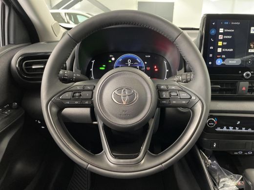 Toyota Yaris 1.5 Hybrid 115 Dynamic ActivLease financial lease