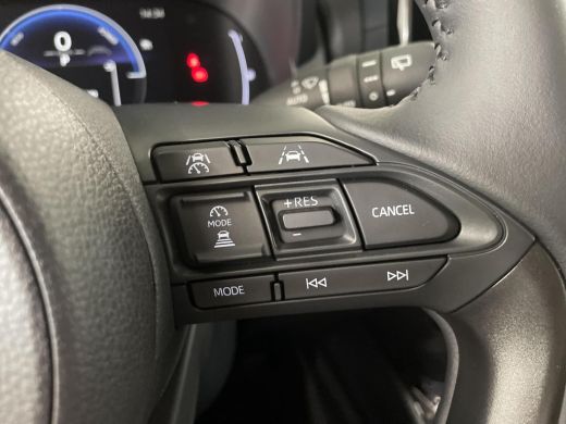 Toyota Yaris 1.5 Hybrid 115 Dynamic ActivLease financial lease