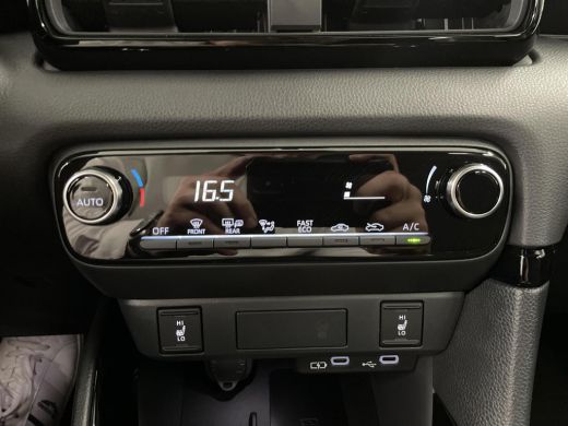 Toyota Yaris 1.5 Hybrid 115 Dynamic ActivLease financial lease