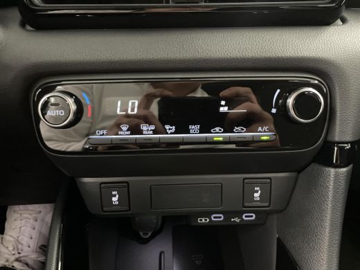 Toyota Yaris 1.5 Hybrid 115 Dynamic ActivLease financial lease