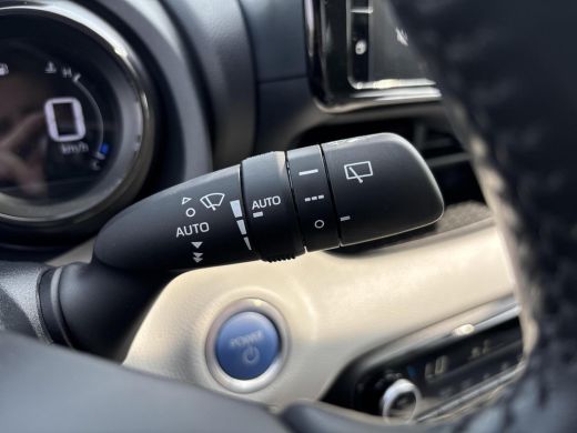 Toyota Yaris 1.5 Hybrid Executive ActivLease financial lease