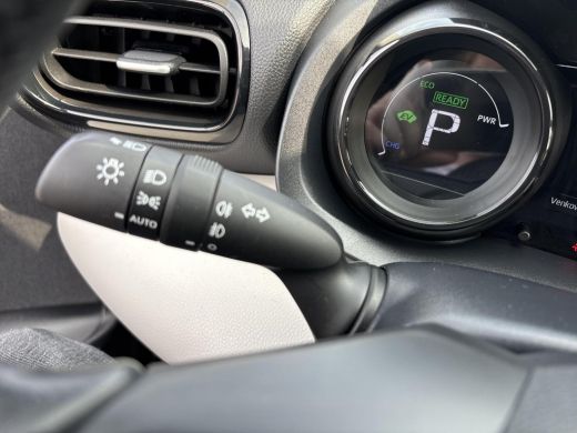 Toyota Yaris 1.5 Hybrid Executive ActivLease financial lease
