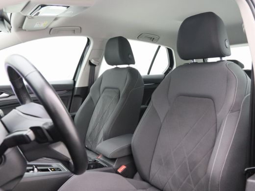 Volkswagen Golf 1.5 eTSi 150 Pk Automaat Style | Adaptive Cruise | CarPlay | Navigatie | Bluetooth | Parkeersenso... ActivLease financial lease