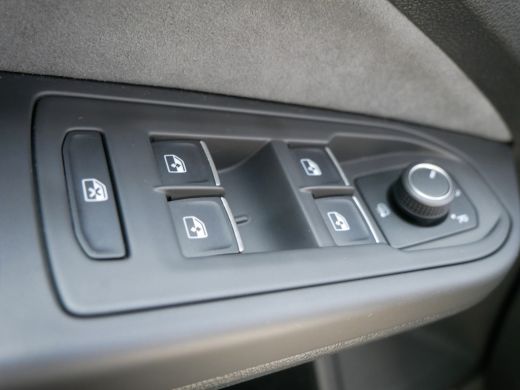 Volkswagen Golf 1.5 eTSI R-Line ActivLease financial lease
