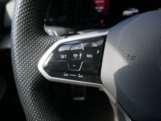 Volkswagen Golf 1.5 eTSI R-Line ActivLease financial lease
