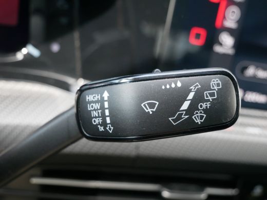 Volkswagen Golf 1.5 eTSI R-Line ActivLease financial lease