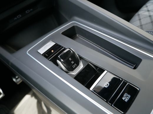 Volkswagen Golf 1.5 eTSI R-Line ActivLease financial lease