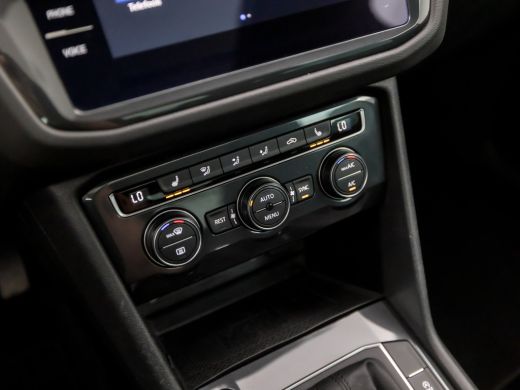 Volkswagen Tiguan 1.5 TSI ACT Sportline Business 150Pk Automaat (PANORAMADAK, APPLE CARPLAY, GROOT NAVI, LED KOPLAM... ActivLease financial lease