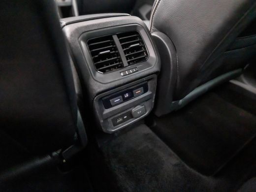 Volkswagen Tiguan 1.5 TSI ACT Sportline Business 150Pk Automaat (PANORAMADAK, APPLE CARPLAY, GROOT NAVI, LED KOPLAM... ActivLease financial lease