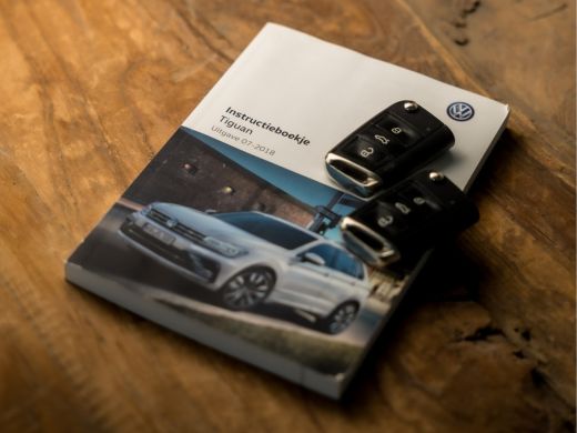 Volkswagen Tiguan 1.5 TSI ACT Sportline Business 150Pk Automaat (PANORAMADAK, APPLE CARPLAY, GROOT NAVI, LED KOPLAM... ActivLease financial lease