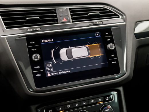 Volkswagen Tiguan 1.5 TSI ACT Sportline Business 150Pk Automaat (PANORAMADAK, APPLE CARPLAY, GROOT NAVI, LED KOPLAM... ActivLease financial lease