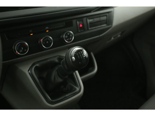 Volkswagen Transporter 2.0 TDI L1H1 140PK Airco 3 Persoons Imperiaal Elektrpakket Trekhaak ActivLease financial lease
