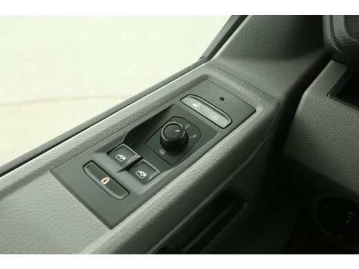 Volkswagen Transporter 2.0 TDI L1H1 140PK Airco 3 Persoons Imperiaal Elektrpakket Trekhaak ActivLease financial lease