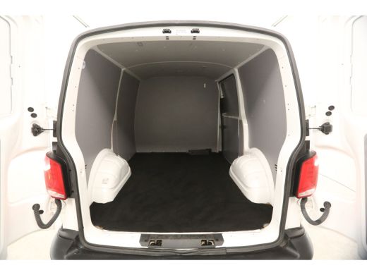 Volkswagen Transporter 2.0 TDI L1H1 140PK Airco 3 Persoons Imperiaal Elektrpakket Trekhaak ActivLease financial lease