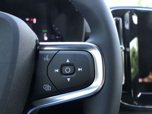 Volvo  EX40 Single Motor Extended Range Ultra Black Ed. 82 kWh | Pixel LED | Panoramadak | 360 Camera | Stoel... ActivLease financial lease