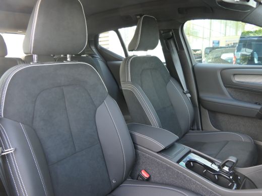 Volvo  EX40 Single Motor Extended Range Ultra Black Ed. 82 kWh | Pixel LED | Panoramadak | 360 Camera | Stoel... ActivLease financial lease