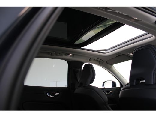 Volvo  XC60 B5 250PK Momentum Exclusive | 19'' | Panoramadak | Head-up | H&K Audio | Stoel verw. | Achteruitr... ActivLease financial lease