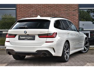 BMW 3 Serie Touring 330e M-Sport Pano Trekhaak Harman/K 19inch Camera