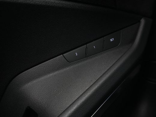Audi e-tron e-tron 55 quattro 361pk advanced S-Line 95 kWh Navigatie Camera Stoelverwarming Side assist B&O 6 ActivLease financial lease