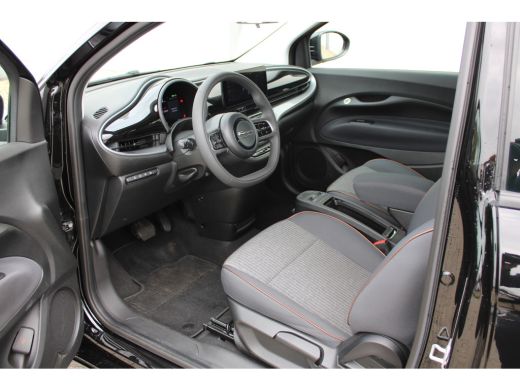 Fiat 500C Cabrio/elektrisch Icon 24 kWh / Cabrio / Navigatie / Voorstoelen Verwarmd / Bluetooth / Cruise Co... ActivLease financial lease