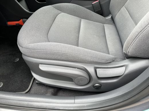 Hyundai IONIQ Comfort EV 38 kWh | 3 JAAR GARANTIE | Navigatie | Rijklaarprijs! | ActivLease financial lease