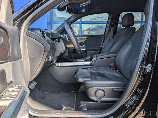 Mercedes GLB 180 AMG 7-Persoons | Trekhaak | Cruise Control | Camera ActivLease financial lease