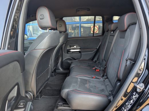 Mercedes GLB 180 AMG 7-Persoons | Trekhaak | Cruise Control | Camera ActivLease financial lease