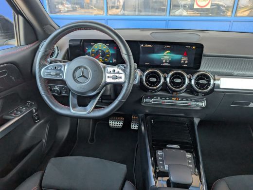 Mercedes GLB 180 AMG 7-Persoons | Trekhaak | Cruise Control | Camera ActivLease financial lease