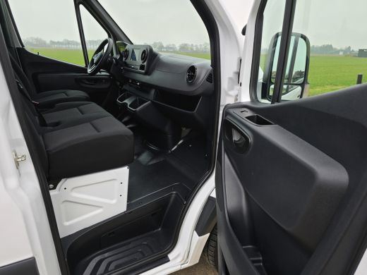Mercedes Sprinter 317 1.9 CDI L2 H2 RWD - 170 Pk - Euro 6 - AUTOMAAT - MBUX - ParkeerCamera - StoelVerwarming ActivLease financial lease