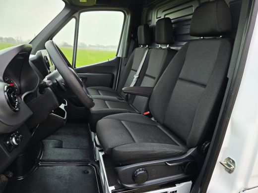 Mercedes Sprinter 317 1.9 CDI L2 H2 RWD - 170 Pk - Euro 6 - AUTOMAAT - MBUX - ParkeerCamera - StoelVerwarming ActivLease financial lease