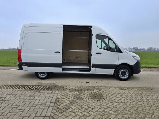 Mercedes Sprinter 317 1.9 CDI L2 H2 RWD - 170 Pk - Euro 6 - AUTOMAAT - MBUX - ParkeerCamera - StoelVerwarming ActivLease financial lease