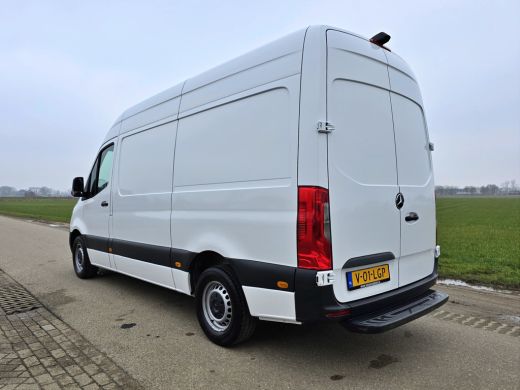 Mercedes Sprinter 317 1.9 CDI L2 H2 RWD - 170 Pk - Euro 6 - AUTOMAAT - MBUX - ParkeerCamera - StoelVerwarming ActivLease financial lease