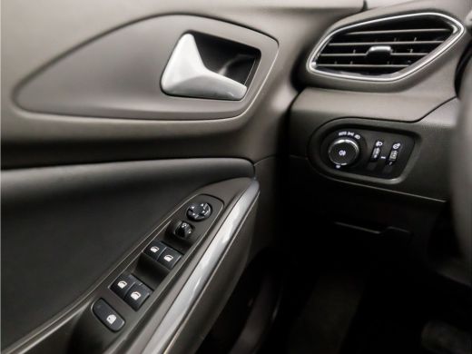 Opel Grandland X 1.2 Turbo Business+ (APPLE CARPLAY, GROOT NAVI, STUUR/STOELVERWARMING, LEDER, SPORTSTOELEN, GETIN... ActivLease financial lease