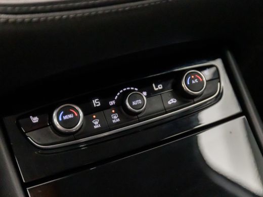 Opel Grandland X 1.2 Turbo Business+ (APPLE CARPLAY, GROOT NAVI, STUUR/STOELVERWARMING, LEDER, SPORTSTOELEN, GETIN... ActivLease financial lease