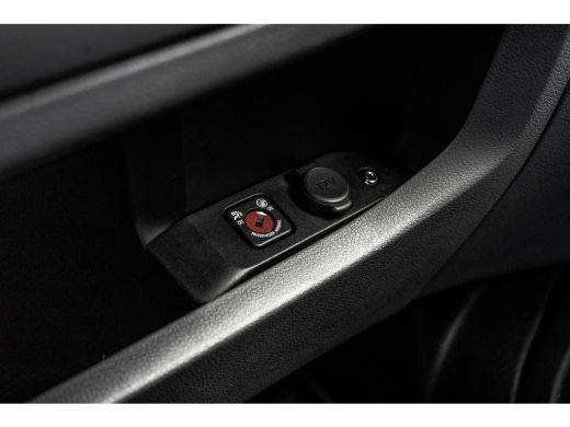 Peugeot Expert 2.0 | L3H1 | 6-Zits | LED | Camera | Cruise | Airco | PDC | Euro 6 ActivLease financial lease