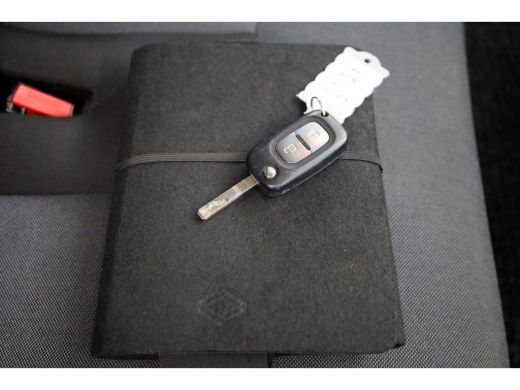 Renault Master T35 2.3 dCi 135pk L2H2 Comfort Airco/Navi 10-2022 ActivLease financial lease