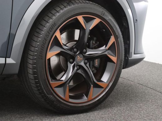 CUPRA Formentor 1.4 e-Hybrid VZ Performance 204PK DSG Full led, trekhaak, schuif-kanteldak, 360gr. camera, adapti... ActivLease financial lease
