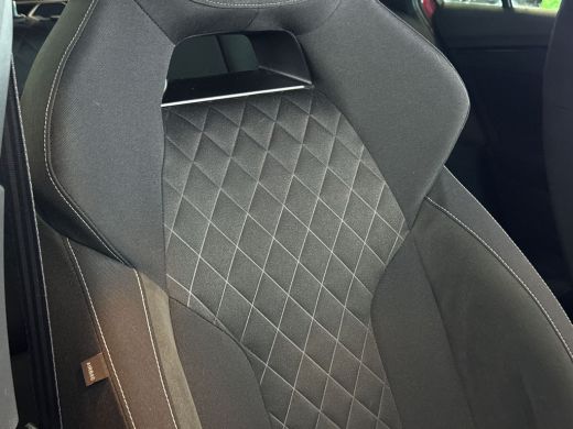 Skoda Kamiq 1.0 TSI 110pk DSG Sport Business / Navigatie / Verwarmbare voorstoelen / 17 inch Braga / ActivLease financial lease