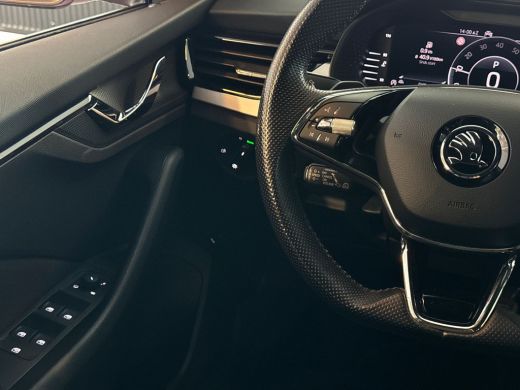 Skoda Kamiq 1.0 TSI 110pk DSG Sport Business / Navigatie / Verwarmbare voorstoelen / 17 inch Braga / ActivLease financial lease