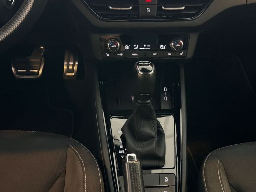 Skoda Kamiq 1.0 TSI 110pk DSG Sport Business / Navigatie / Verwarmbare voorstoelen / 17 inch Braga / ActivLease financial lease