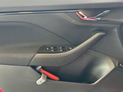 Skoda Kamiq 1.0 TSI 110pk DSG Sport Business / Navigatie / Verwarmbare voorstoelen / 17 inch Braga / ActivLease financial lease
