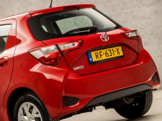 Toyota Yaris 1.0 VVT-i Sport (AIRCO, BLUETOOTH, ELEK RAMEN, SPORTSTOELEN, MULTIFUNCTIONEEL STUURWIEL, NIEUWE A... ActivLease financial lease
