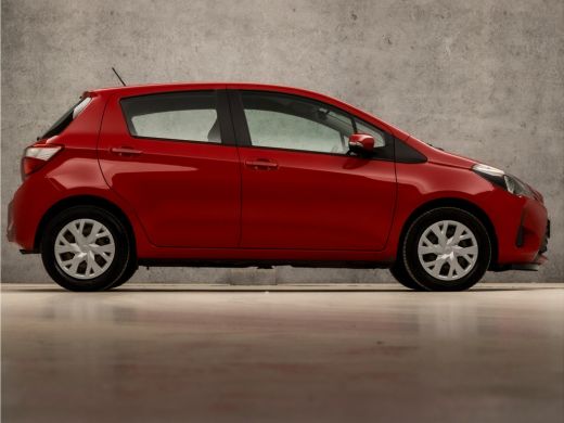 Toyota Yaris 1.0 VVT-i Sport (AIRCO, BLUETOOTH, ELEK RAMEN, SPORTSTOELEN, MULTIFUNCTIONEEL STUURWIEL, NIEUWE A... ActivLease financial lease
