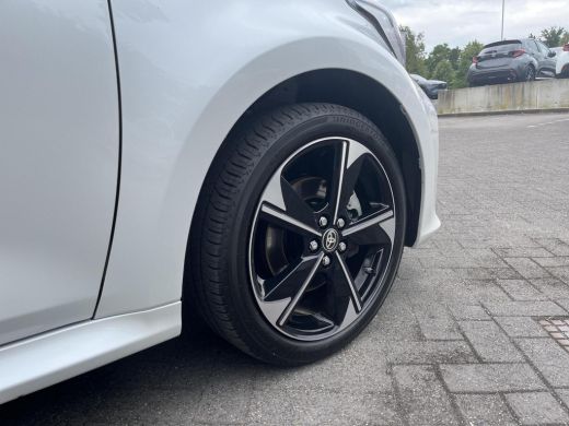 Toyota Yaris 1.5 Hybrid 130 Executive | Navigatie | Apple CarPlay/Android auto | Achteruitrijcamera | Head-Up ... ActivLease financial lease