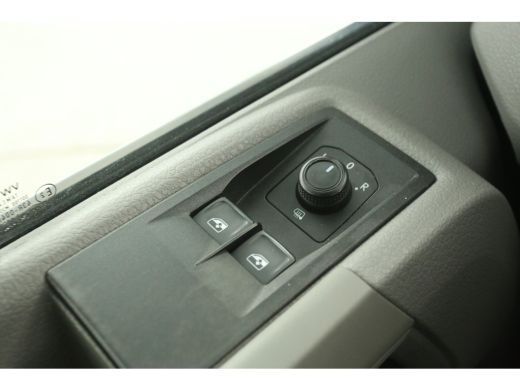 Volkswagen Crafter 30 2.0 TDI L3H2 140PK DSG Automaat 3000KG Trekgew. Airco Cruise Carplay 3 Persoons Elektrpakket S... ActivLease financial lease