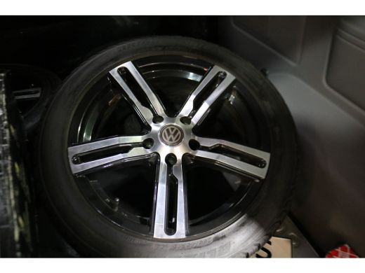 Volkswagen Transporter 2.0 TDI L2 H1 DC 150pk Caravelle Black Edition ActivLease financial lease