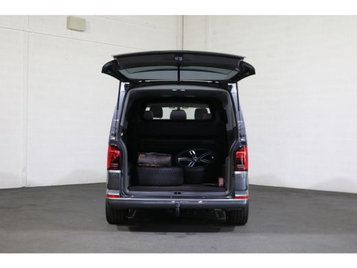 Volkswagen Transporter 2.0 TDI L2 H1 DC 150pk Caravelle Black Edition ActivLease financial lease