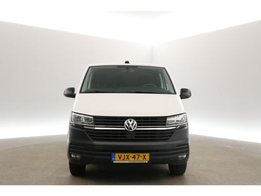Volkswagen Transporter 2.0 TDI L2H1 140PK Airco Cruise Carplay PDC Navigatie 3 Persoons Elektrpakket Trekhaak ActivLease financial lease